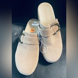 Andiamo Women's Beige Suede Mules